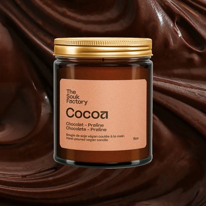 Bougie 8 oz Cocoa sur fond de tartinade de chocolat