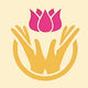 Logo avec design de fleur de lotus rose tenue par des mains dorées sur fond beige